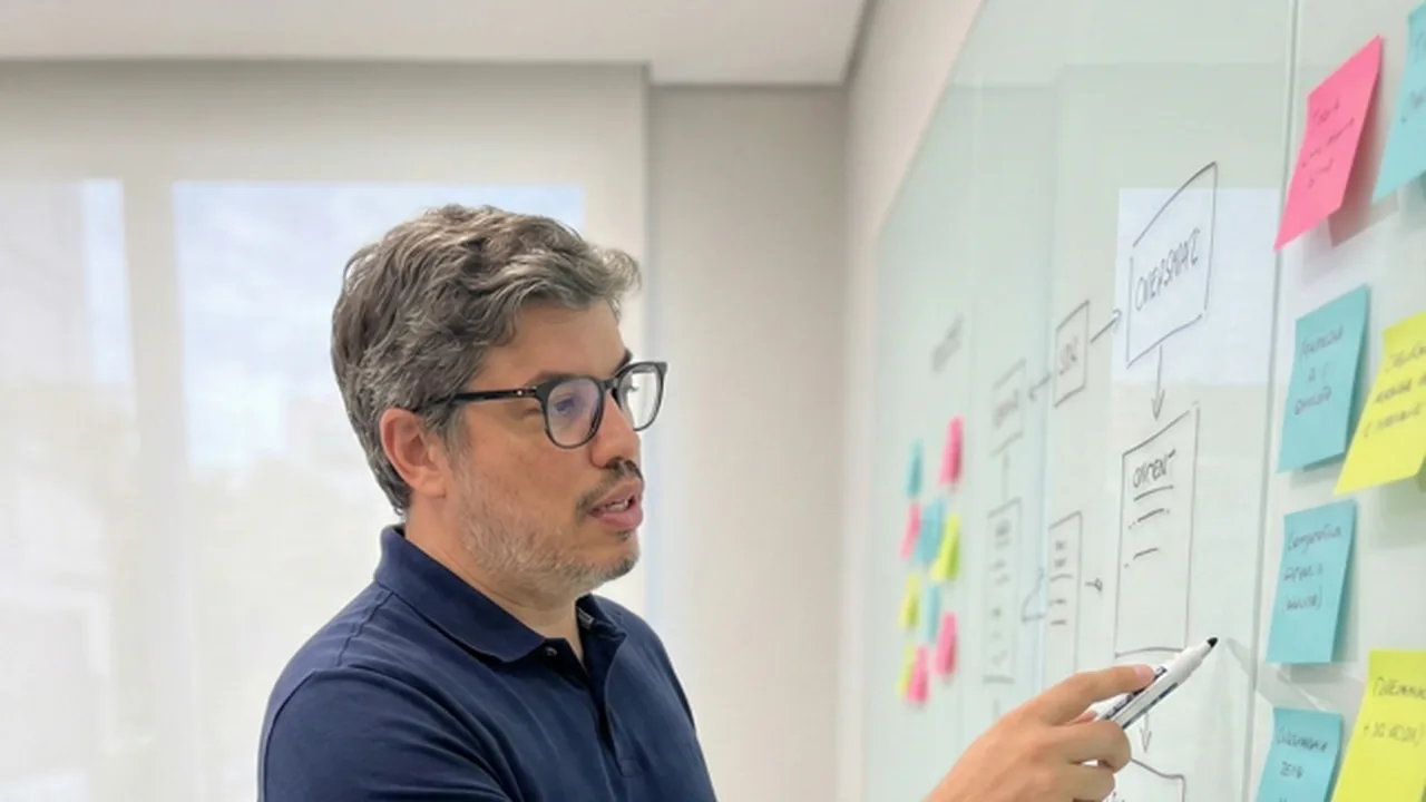 Samuel Leite em treinamento de Social Selling
